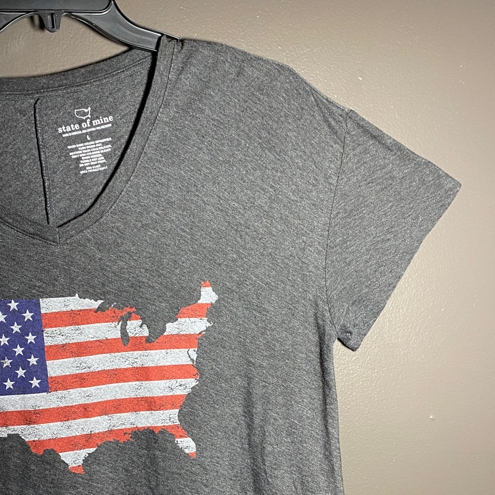 Gray State of Mind V-Neck Very Soft T-Shirt with USA Flag Map - Picture 3 of 8